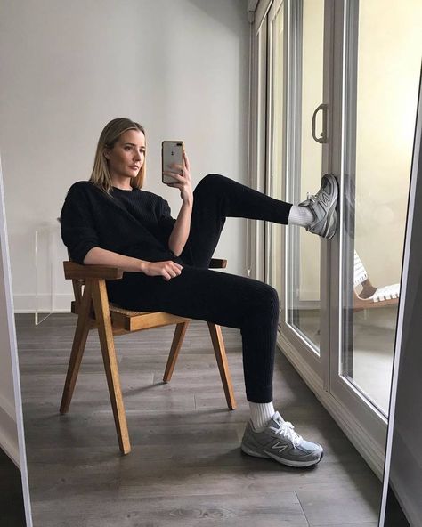 Gray Sneaker Outfits Women, New Balance 990 V5 Outfit, Grey Sneakers Outfit, Black Summer Outfits, Zapatillas New Balance, Sneaker Outfits Women, Grey New Balance, New Balance Outfit, Sneaker Outfits