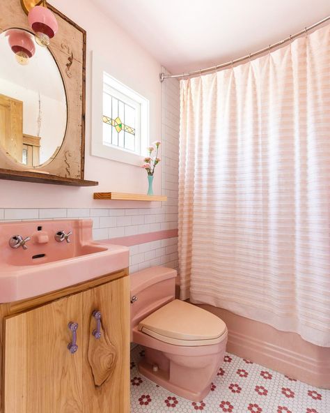 Pink bathroom accessories