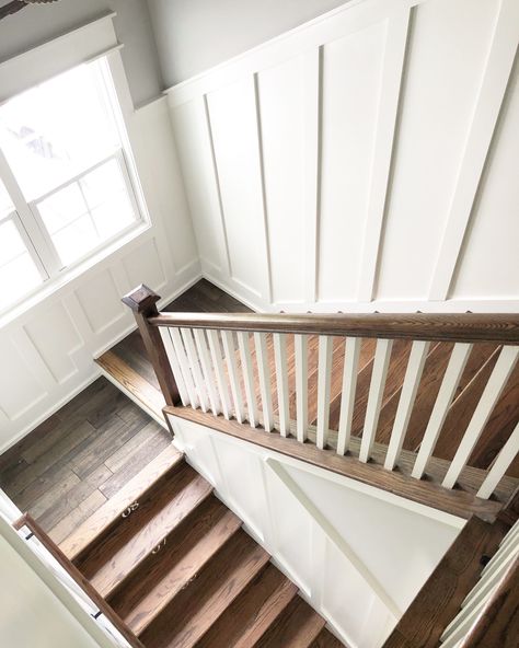 Stairs stairwell board and batten Stairwell Wall Ideas, Townhome Decorating, Stairwell Ideas, House Accents, Stairwell Wall, Mill Work, Interior Stair Railing, Millwork Wall, Stairs Renovation