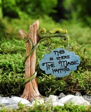 Fairy garden sign; miniatures Fairy Garden Sign, Fantasy Houses, Miniature Cottage, Fairy Garden Furniture, Mini World, Where The Magic Happens, Fairy Garden Designs, Fairy Garden Crafts, Fairy Accessories