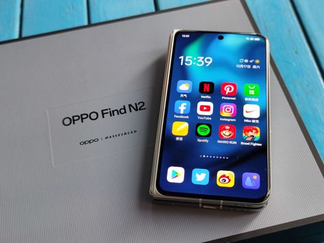 OPPO Find N2 Foldable phones How Buy and Work in Canada, Find N2 have the perfect size for a foldable phone - small when folded, large when unfolded. Oppo Mobile Phones, Oppo Find N2 Flip, Oppo Reno 10, Oppo Reno 6, Oppo Reno 8 Pro Plus, G Tech, Oppo Find N2, Optical Image, Flexible Design