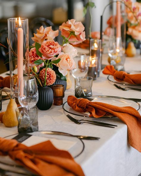 ALEXSIA & JOMAR 🍁🧡 As the seasons change so do our tablescape inspirations. This Autumn themed wedding for the beautiful bride Alexsia and her wonderful husband Jomar, has enchanted us with its stunning hues of this season having us wanting more. Event stylist & management: @lnr_events_ Photographer: @neiyo Florist: @aschajolie Tableware: @eventmerchantco Table linen: @tablearteventhire Event stationery: @adelphimou Venue: @farmviganoweddings Orange Dinner Party, Autumnal Tablescape, Orange Tablescape, Orange Table Decor, Orange Wedding Theme, Autumn Themed Wedding, Styling Aesthetic, Orange Wedding Themes, Orange Wedding Colors