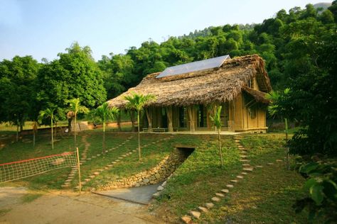 Suoi Re Village Community House Tropical Climate Architecture, Rammed Earth Building Facade, Backyard House, Community Housing, Eco Buildings, Eco Architecture, Rammed Earth, Thatched Roof, Village House Design