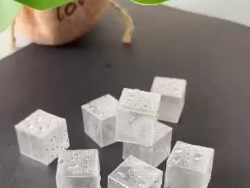 How to make fake ice cube with salotip 🥰🥰 - NewsBreak Fake Ice Cubes, Dnd Crafts, Diy Crafts Love, Diy Butterfly, Arts And Craft, Butterfly Crafts, Easy Diy Gifts, Handmade Beauty Products, Fun Easy Crafts