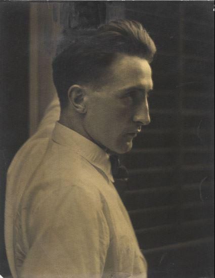 Image: Marcel Duchamp, 1917, by Edward Steichen, American, 1879 - 1973, Platinum print. The Louise and Walter Arensberg Collection, 1950. Philadelphia Art Museum • Happy Birthday to Edward Steichen, who was born on 27 March in 1879. Hans Richter, Francis Picabia, Edward Steichen, Retro Frame, Marcel Duchamp, Alfred Stieglitz, Philadelphia Museums, Black And White Photograph, Action Painting