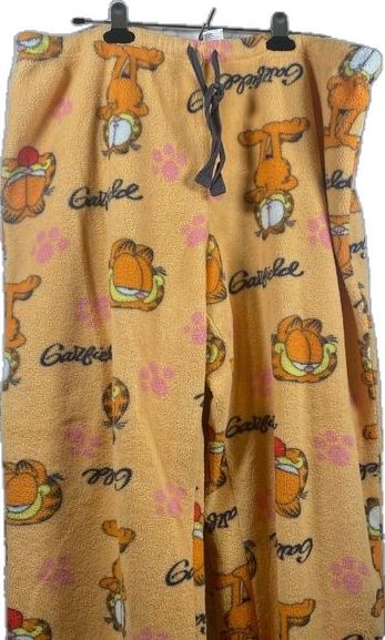 Garfield pajama bottoms Epic Clothes, Nail Bags, Garfield Cat, Cute Pjs, Clothing Design Sketches, Cold Nights, Hair Clothes, Pj Pants, Be Great