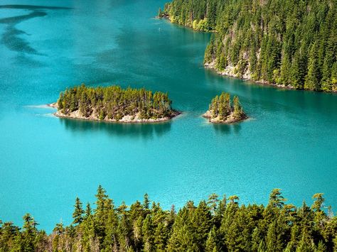 It's positively devilish how striking Diablo Lake is. The surrounding glaciers grind rocks into a powder that infiltrates the water, giving it that otherworldly color. The reservoir is a popular kayaking and hiking location, especially with its easy trips to waterfalls and mountains. Diablo Lake, Lake Washington, Mystical Places, Motivation Board, Canoe And Kayak, Beautiful Lakes, Road Trip Usa, Crystal Clear Water, Oh The Places Youll Go