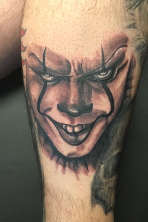 Pennywise Face Tattoo, It The Clown Tattoo, Pennywise Tattoo Stencil, It Clown Tattoo, It Tattoo Stephen King, It Tattoo Pennywise, Pennywise Tattoos, Annabelle Tattoo, Penny Wise Tattoo