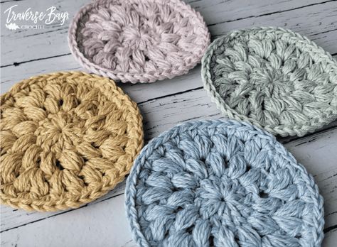 Easy Crochet Puff Coaster Free Pattern - Traversebaycrochet.com Baby Booties Free Pattern, Crochet Slippers Free Pattern, Crochet Dreamcatcher, Crochet Neck Warmer, Coaster Pattern, Crochet Sun Hat, Crochet For Beginners Blanket, Crochet Coaster Pattern, Crochet Coaster