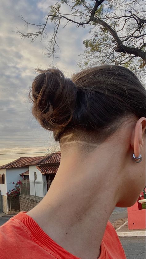 Undercut Fade Women, Under Cut For Woman, Sidecut Women, Low Undercut, Undercut Girl, Small Undercut, Undercuts For Women, Long Hair Undercut, Half Shaved Head Hairstyle