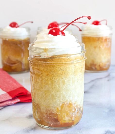 Pineapple Upside Down Cake Jars - My Country Table Mason Jar Desserts Recipes, My Country Table, Mason Jar Cakes, Jar Desserts, Cake Jars, Recipe Appetizers, Mason Jar Desserts, Quick Cake, Cake In A Jar