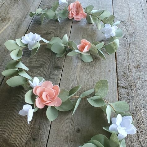 Cer Nocturn, Felt Flowers Patterns, Felt Flower Garland, Diy Baby Mobile, Felt Animal Patterns, Felt Flowers Diy, Fabric Flowers Diy, Paper Crafts Origami, Flower Garlands