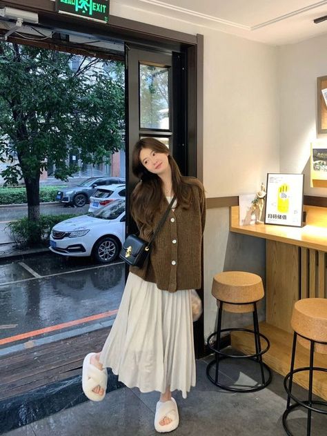 Cotton Long Skirt Outfits, Ootd Rok Korean Style, Long Skirt Ideas, Makeup Looks Korean, Long Skirts Casual, Casual Maxi Skirts, Taiwan Outfit, Long Skirts Summer, Asian Makeup Tips