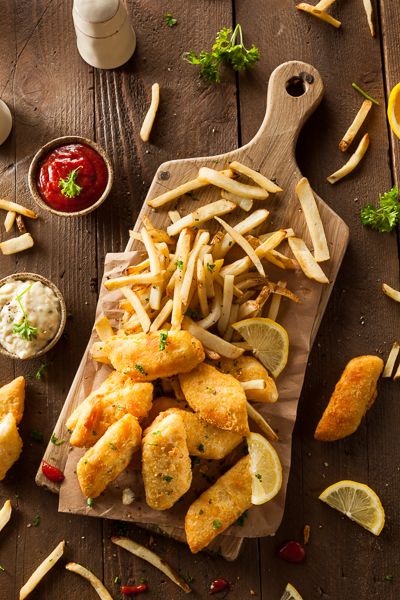 Crispy Fish, Food Photoshoot, Food Photography Inspiration, Food Photography Tips, Pub Food, Food Platters, Fish And Chips, Food Obsession, Cafe Food