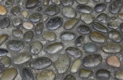 How to Pebble Coat Concrete Pebble Patio, Concrete Front Steps, Concrete Deck, Pebble Floor, River Pebbles, Outdoor Walkway, Pebble Tile, Garden Walkway, Pebble Mosaic