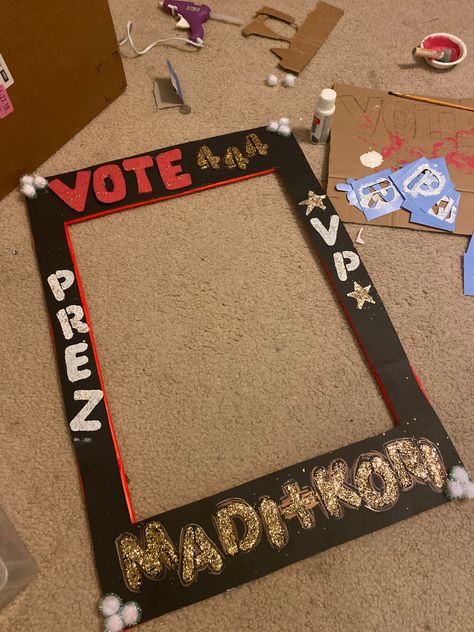 Campaign Treat Ideas, Royal Court Campaign Ideas, Student Council Campaign Handouts, Homecoming Queen Poster Ideas High Schools, Hoco Campaign Ideas Candy, Prom Campaign Posters, Homecoming Campaign Ideas Food, Miss Freshman Campaign Ideas, Hoco Court Campaign Ideas