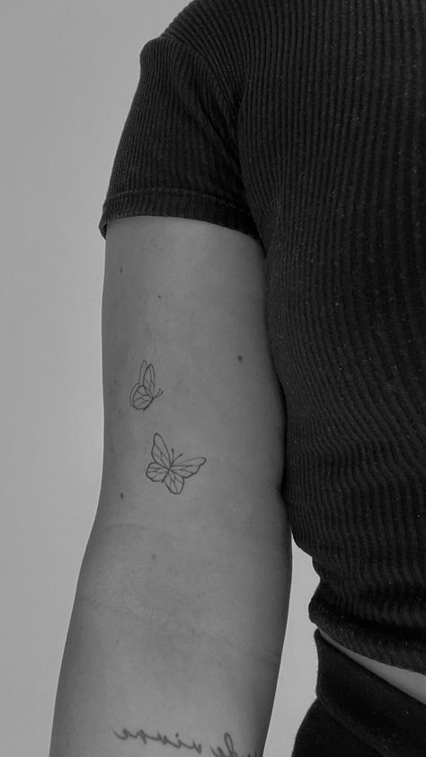 Arm Minimalistic Tattoo, Fine Line Butterfly Tattoo Forearm, Simple Butterfly Tattoo Arm, Simple Line Butterfly Tattoo, Fine Butterfly Tattoo, Cute Fineline Tattoo, Butterfly Tattoo Designs For Women Arm, Simple Fineline Tattoos, Butterfly Back Of Arm Tattoo