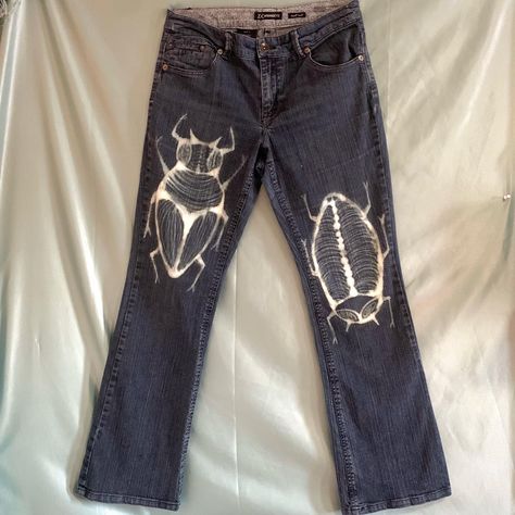 Grunge Bleached Jeans, Bleach Patterns On Jeans, Insecticide Nirvana, Bleach Painting Denim, Bleach Paint Pants, Bleach Painting On Clothes, Bleach Clothes Design Aesthetic, Painting A Shirt, Cool Painted Jeans