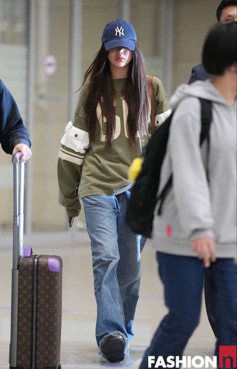 New Jeans Hyein Outfits, Hyein Newjeans Outfit, Hyein Airport Fashion, K Pop Airport Fashion, Hyein Style, Hyein Outfit, New Jeans Airport Fashion, Hyein Fashion, Kpop Airport Outfits