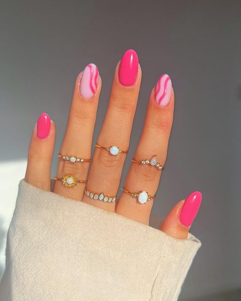 50+ Insanely Cute Spring Nail Designs To Try Out Thanksgiving Nails Neutral, Nail Ideas Summer Colors, Summer Nails With Lines, Round Nail Ideas Summer, Cute Summer Nails Designs Simple, Easy Summer Nails To Do At Home, Nail Ideas Summer Pink, Summer Nail Simple, Summer Nails Simple Designs