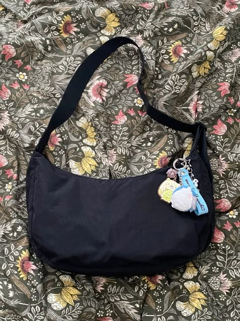 Cresent Baggu Bag, Baggu Aesthetic Girl, Baggu Crescent Bag Decorated, Baggu Decorated, Baggu Shoulder Bag, Baggu Bag Aesthetic, Baggu Crescent Bag Aesthetic, Baggu Keychain, Baggu Crescent Bag