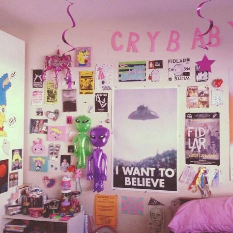 Grunge Room Ideas, 90s Bedroom, Room Grunge, Childhood Images, Mabel Pines, Grunge Room, Room Goals, Indie Room, Aesthetic Rooms