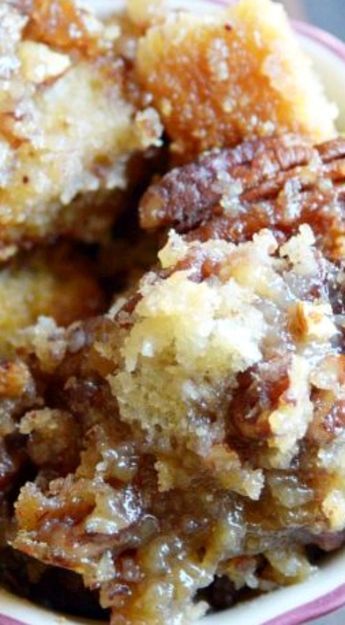 Pecan Pie Coffee Cake Recipe, Pecan Pudding Dessert, Tiktok Recipes Dinner, Pecan Pie Bread Pudding Recipe, Ghirardelli Recipes, Pecan Pie Bread, Breakfast Bread Pudding, Pecan Pie Bread Pudding, Bread Puddings