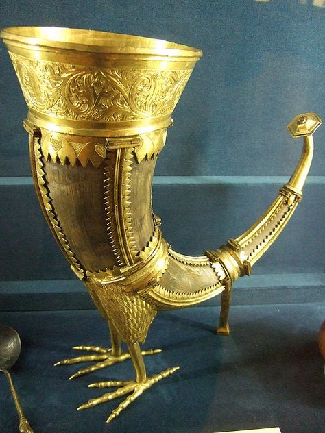 Drinking horn by cowlet, via Flickr: "Middle ages drinking vessel, shaped like a horn with chicken's feet." Bicycle Tattoo, Viking Drinking Horn, Drinking Horn, Drinking Horns, Drinking Vessels, Medieval Period, Medieval Times, Ancient Artifacts, Dark Ages