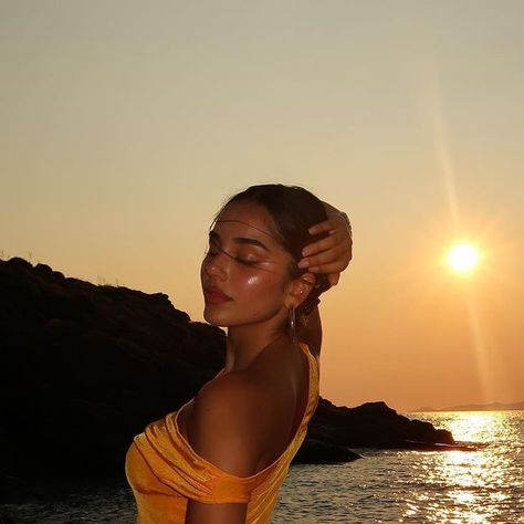 Emilia on Instagram: "bliss Dress @nakdfashion ad" Instagram Summer Aesthetic, Women On Beach Aesthetic, Summer Beauty Aesthetic, Summer Instagram Aesthetic, Dress Photoshoot Poses, Fun Portrait Photography, Dress On Beach, Beach Photoshoot Poses, Emilia Nia