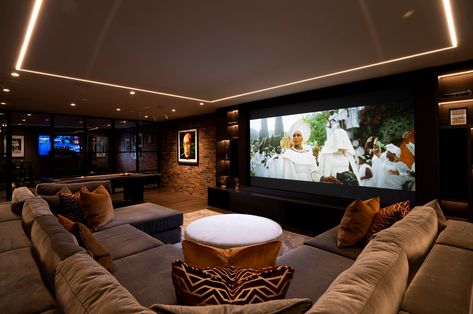 Pool Movie Night, Luxurious Home Theater, Pool Movie, Private Cinema, Cinema Design, Dream Beach Houses, Sporting Event, Pool Rooms, Home Theatre