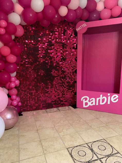 Barbie Themed Birthday Party 17, Barbie Birthday Party Grown Up, Wig Party Theme Sorority, Disco Barbie Theme Party, 18th Birthday Party Barbie Theme, Barbie Theme Birthday Party Ideas, Barbie Decorations Birthday Simple, Black Barbie Birthday Party Decorations, Barbie Themed Homecoming