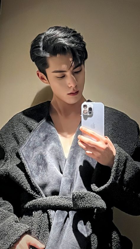 Wang Dylan, Emo Video, Wang Hedi, Dylan Wang, Hottest Guy Ever, Handsome Actors, Korean Celebrities, Asian Actors, Boyfriend Pictures