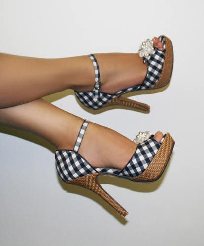 gingham heels-- these RULE Stile Pin Up, Hak Tinggi, Dr Shoes, Heels Dress, Platform Converse, Vintage Heels, Platform Sandals Heels, Gorgeous Shoes, Fabulous Shoes