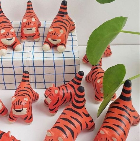 Poppy Crew, Clay Tiger, Ceramic Toys, Tiger Sculpture, Arts Month, Clay Diy Projects, Tiger Art, Ceramics Pottery Art, Ceramics Projects