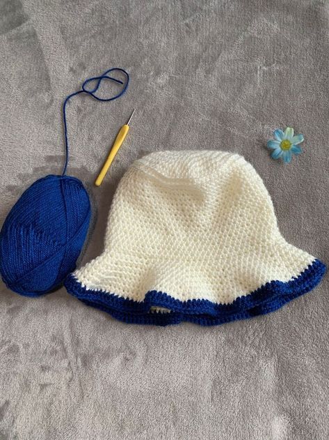 Crochet Projects Bucket Hat, Daisy Hat Crochet, Crocheting Bucket Hat, Bucket Hat Outfit Crochet, Bucket Crochet Hat Patterns, Crochet Patterns Bucket Hat, Crochet Hat Bucket, How To Crochet Bucket Hat, Handmade Bucket Hat