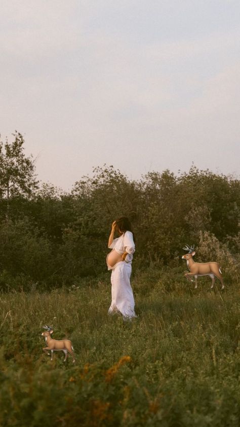 Maternity Photos Individual, Filmy Maternity Photos, Maternity Photography On Film, Earthy Maternity Shoot, Maternity Photos On Film, Editorial Maternity Shoot Outdoor, Documentary Maternity Shoot, Maternity Photography Aesthetic, Nontraditional Maternity Photos