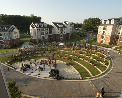 Outside View of UP II Urban Intervention Ideas, Ampitheater Seating Outdoor, Plaza Design Architecture, Amphitheater Landscape, Sustainable Pavilion, Amphitheatre Design, Amphitheater Design, Urban Seating, Amphitheater Architecture