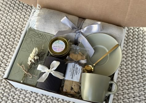 Dad Gifts Basket, Jasmine Pearl Tea, Hygge Gift Basket, Sending A Hug, Gift Baskets For Him, Mom Gifts Box, Golden Tea, Pearl Tea, Gift Box For Her