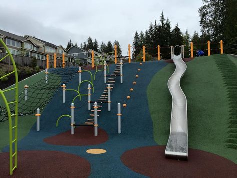 A playground built into the side of a hill, now that is brilliant! The Queenston Park playground is in Coquitlam (north of PoCo on Burke Mountain). Neighborhood Playground, Playgrounds Architecture, Cool Playgrounds, Playground Landscaping, Urban Playground, Children Park, School Playground, Park Playground, Playground Design