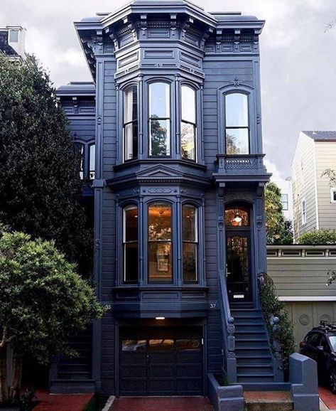 Brownstone Homes, Victorian Exterior, Narrow House Designs, Townhouse Exterior, Black Houses, Modern Townhouse, Townhouse Designs, Victorian Buildings, Narrow House