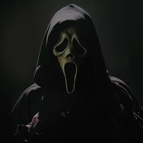 Ghostface Pfps, Ghostface Pfp, Pfp Faceless, Scary Pfp, Knife Wallpaper, Scarie Movie, Scream Aesthetic, Pfps Aesthetic, Scream Cast