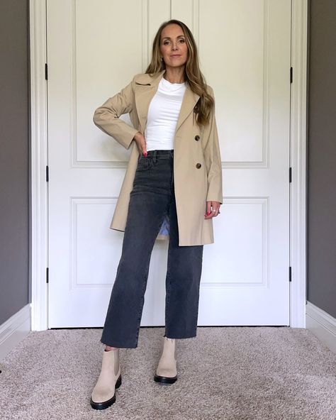 How to Wear Chelsea Boots: The Complete Guide - Merrick's Art Tan Chelsea Boots Outfit, Cream Boots Outfit, Chelsea Boots With Jeans, Beige Chelsea Boots, Tan Chelsea Boots, Tan Outfit, Light Color Jeans, Chelsea Boots Outfit, Chelsea Boots Style