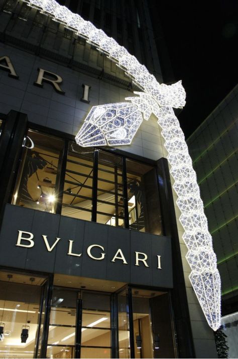 http://www.refinery29.com/bulgari Boutique Names, Bulgari Jewelry, Bvlgari Jewelry, Fashion Illustration Sketches, Pop Up Store, Famous Brands, Aesthetic Fashion, Boutique Hotel, Luxury Hotel