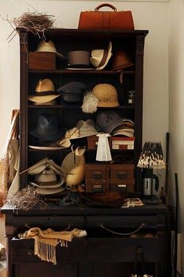 wish I wore hats.... Cabinet Of Curiosity, Hat Display, Hat Storage, Interior Design Photos, Orient Express, Hat Boxes, Hat Collection, Vintage Things, Vintage Hats