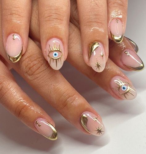 Gold And Evil Eye Nails, Evil Eye Summer Nails, Cute Neutral Nails Acrylic, Summer Gold Nails, Gold Evil Eye Nails, Cute Evil Eye Nails, Simple Neutral Nail Designs, Gold Nails Summer, Gold Detail Nails