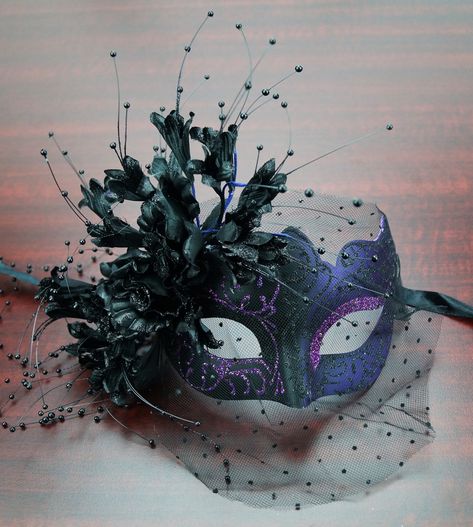 Italian Masquerade, Purple Masquerade Mask, Masquarade Mask, Diy Masquerade Mask, Masquerade Ball Outfits, Masquerade Mask Diy, Purple Mask, Mask Ball, Flower Mask