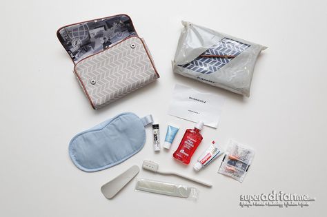 Air France Business Class & Premium Economy Amenity Kits  - empfohlen von First Class and More Carry On Toiletries, Valentine Cocktails, Premium Economy, Amenity Kits, Airplane Travel, Anniversary Trips, Air France, Business Class, Travel Kits