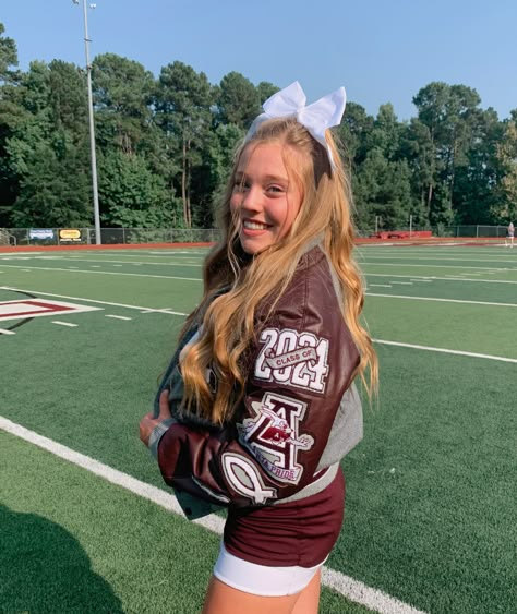 High School Cheer Hair, Cheerleading High Ponytail, High School Cheer Hairstyles, Chearleder Hairstyle, Cheer Pictures Hairstyles, Simple Cheer Hairstyles, Cheer Leader Hairstyles, Cheer Hair With Bow, Half Up Cheer Hair