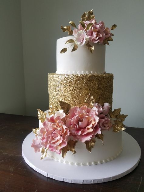 Rose Gold Quinceanera Cake Ideas, Quincenera Cake Ideas, Pastel De Quinceanera Ideas, Rose Gold Quinceanera Cake, Rose Gold Cake Ideas Birthday, Rose Gold Cake Birthday, Rose Gold Cakes, Quince Cake Ideas, Wedding Cakes Gold