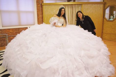 WOW Big Ruffle Wedding Dress, Big Floofy Wedding Dress, Large Puffy Wedding Dress, Fluffy Bottom Wedding Dress, Big Dress, Luxury Voluminous Wedding Dress, Big Prom Dresses, Poofy Wedding Dress, Poofy Prom Dresses